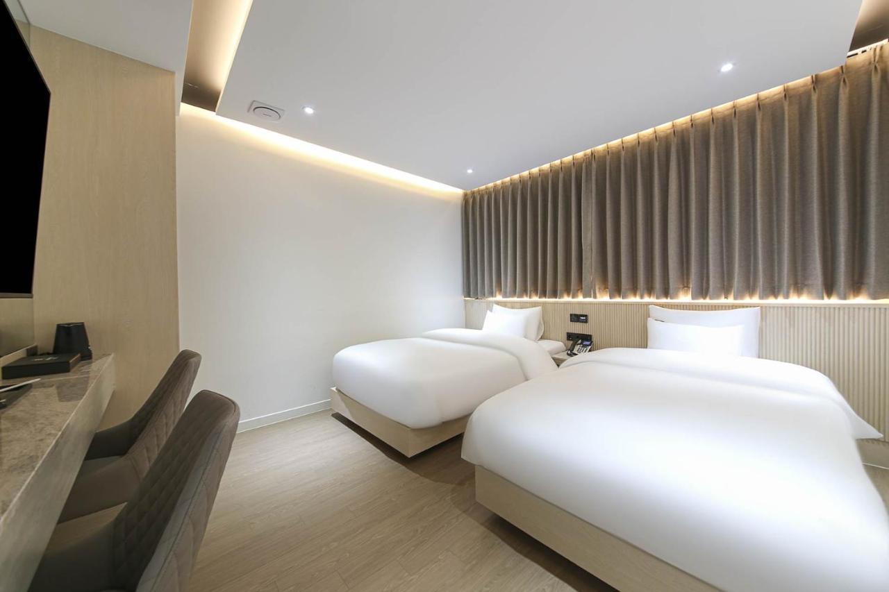 Brown Dot Hotel Pyeonghwa Plaza Мокпхо Екстер'єр фото