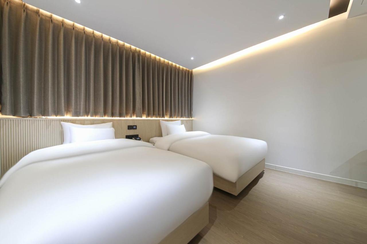 Brown Dot Hotel Pyeonghwa Plaza Мокпхо Екстер'єр фото