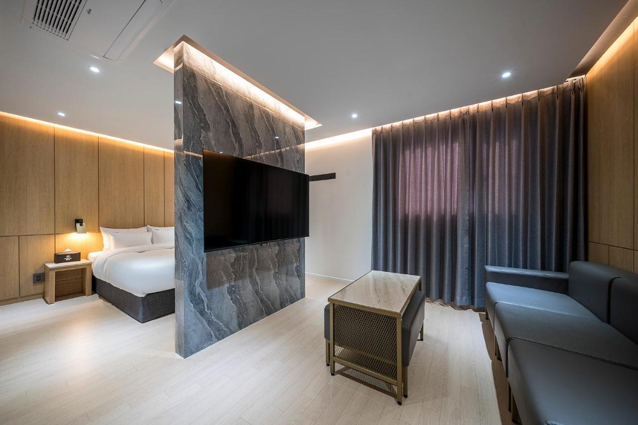 Brown Dot Hotel Pyeonghwa Plaza Мокпхо Екстер'єр фото
